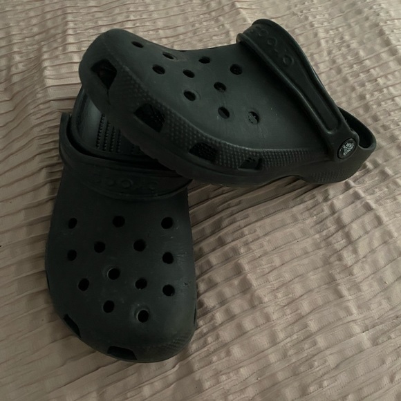 black crocs - Picture 1 of 4